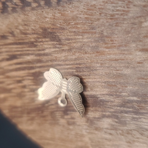 Soaring butterfly delicate charm pendant‎ small but mighty - Picture 2 of 2